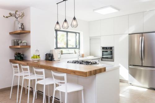 White and timber look kitchen from Sawtell Commons